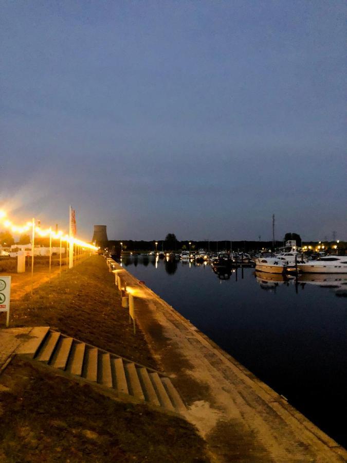 Bed And Breakfast De Biesbosch - In 'T Riet Drimmelen Eksteriør bilde